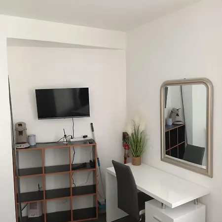 Apartment : Studio Centre *