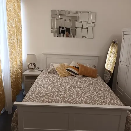 : Studio Centre Apartment *